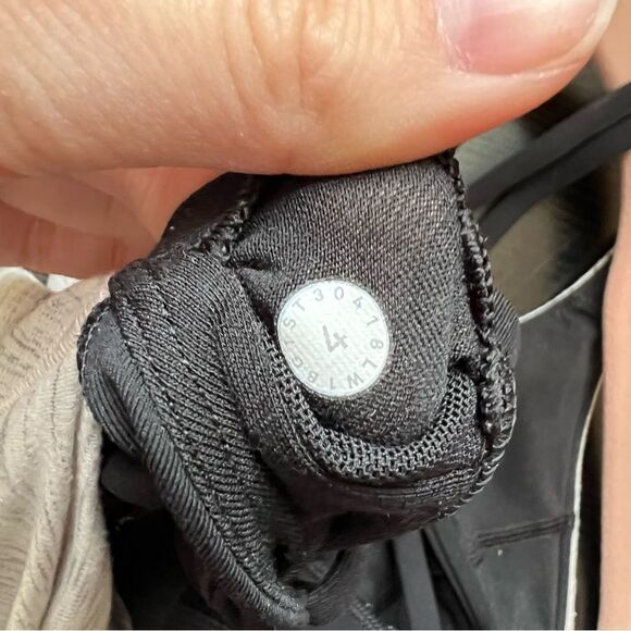 ✨ Lululemon Moment to Movement 2-in-1 Tank Top in Gray and Black - Size 4 - Picture 9 of 11